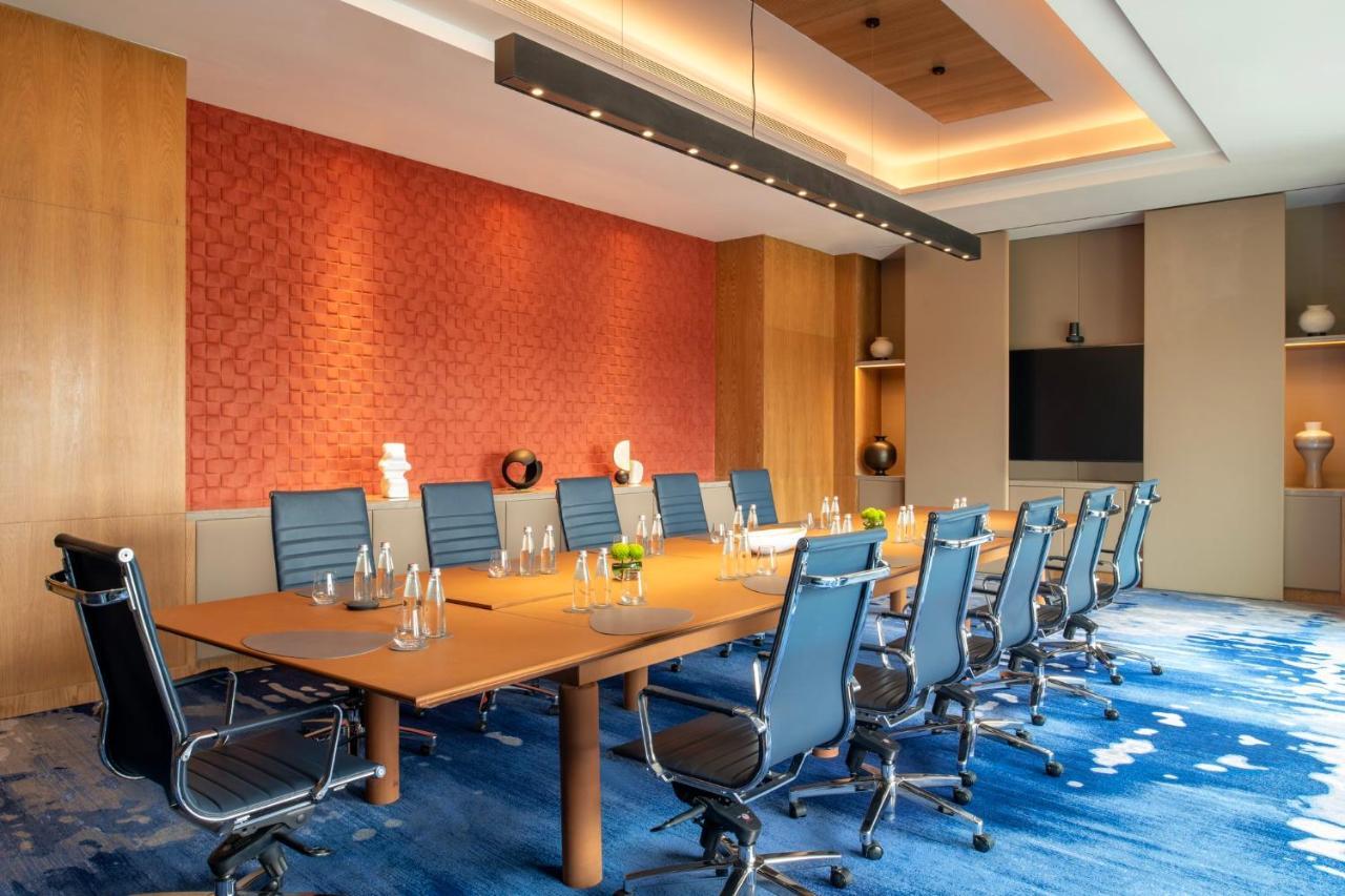 Abesq Doha Hotel And Residences, An Ihg Hotel Exteriör bild Meeting room