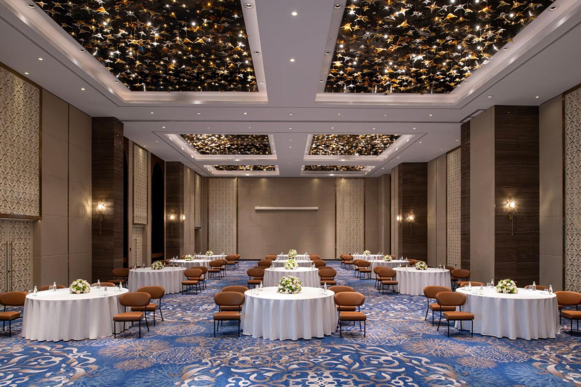 Abesq Doha Hotel And Residences, An Ihg Hotel Exteriör bild The ballroom