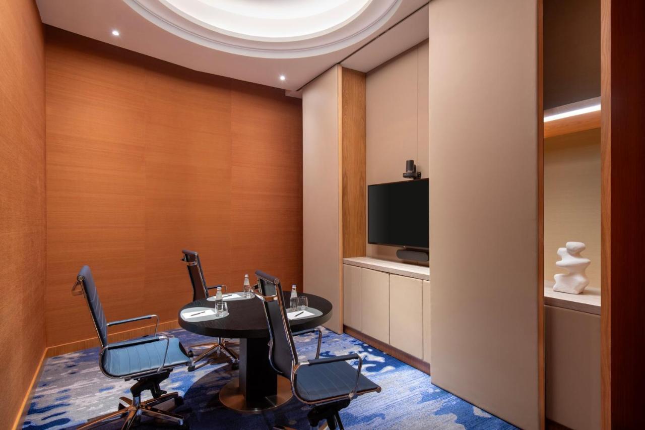 Abesq Doha Hotel And Residences, An Ihg Hotel Exteriör bild A meeting room at the hotel