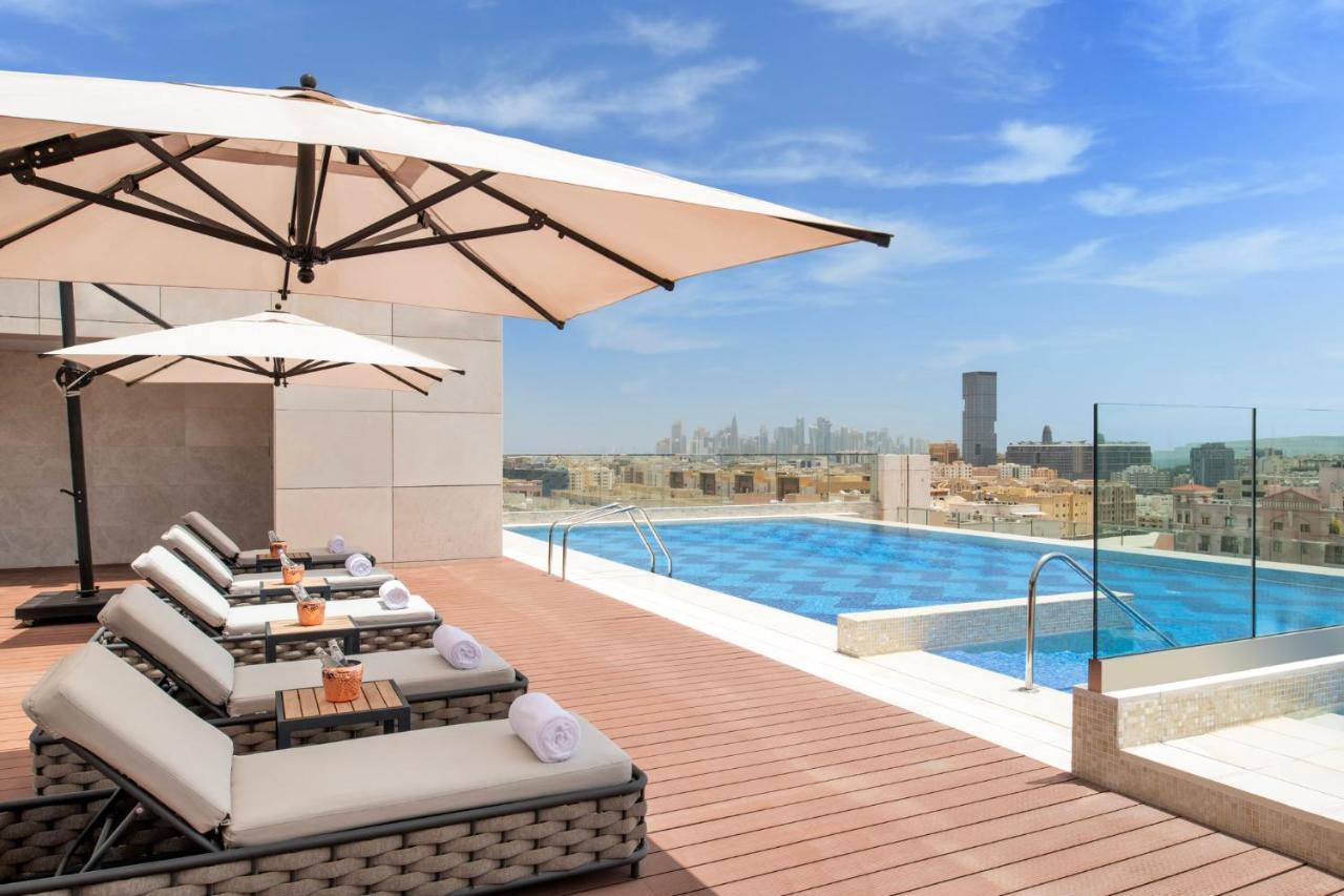 Abesq Doha Hotel And Residences, An Ihg Hotel Exteriör bild Rooftop pool