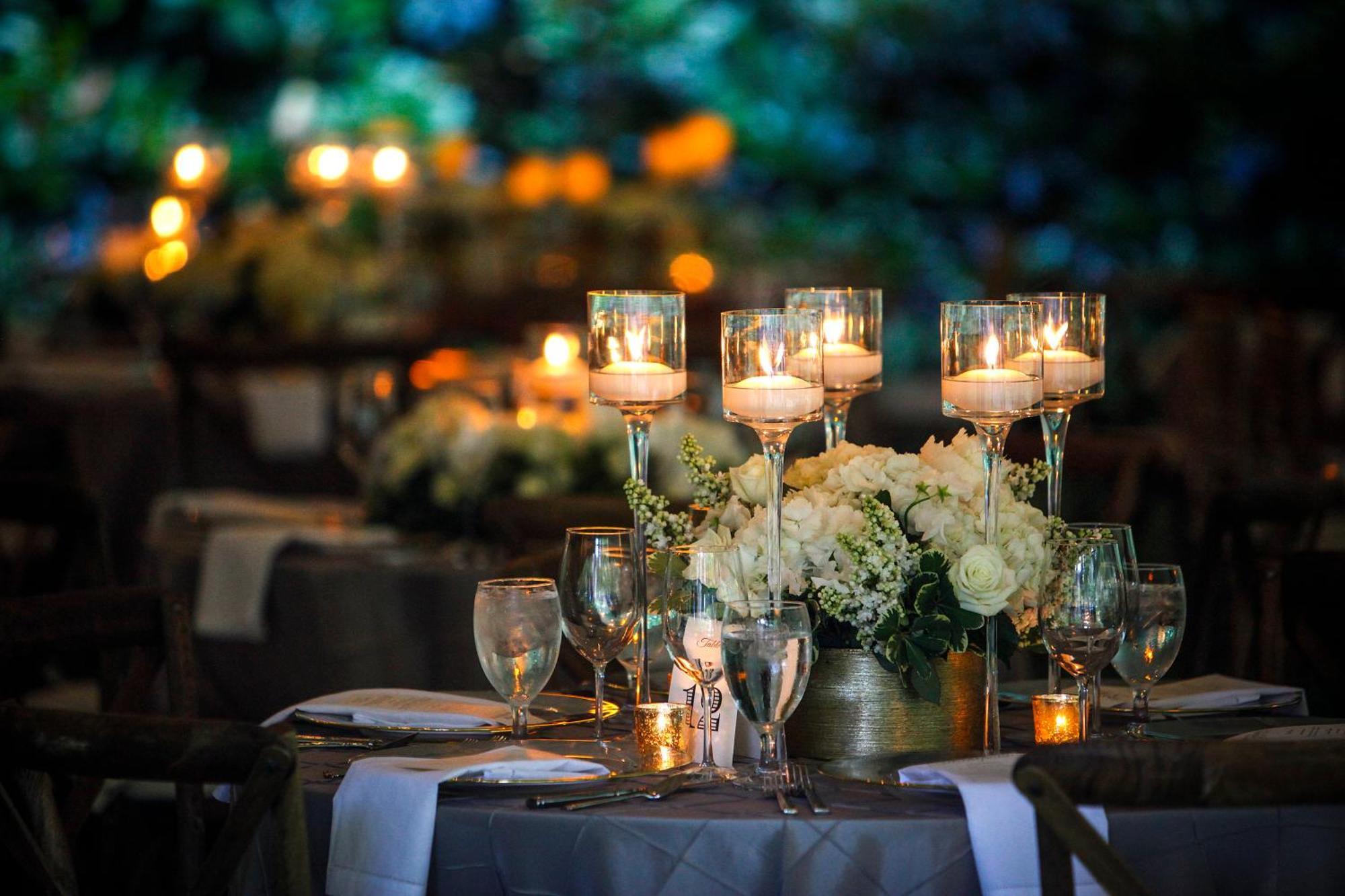 Abesq Doha Hotel And Residences, An Ihg Hotel Exteriör bild A table at a wedding reception