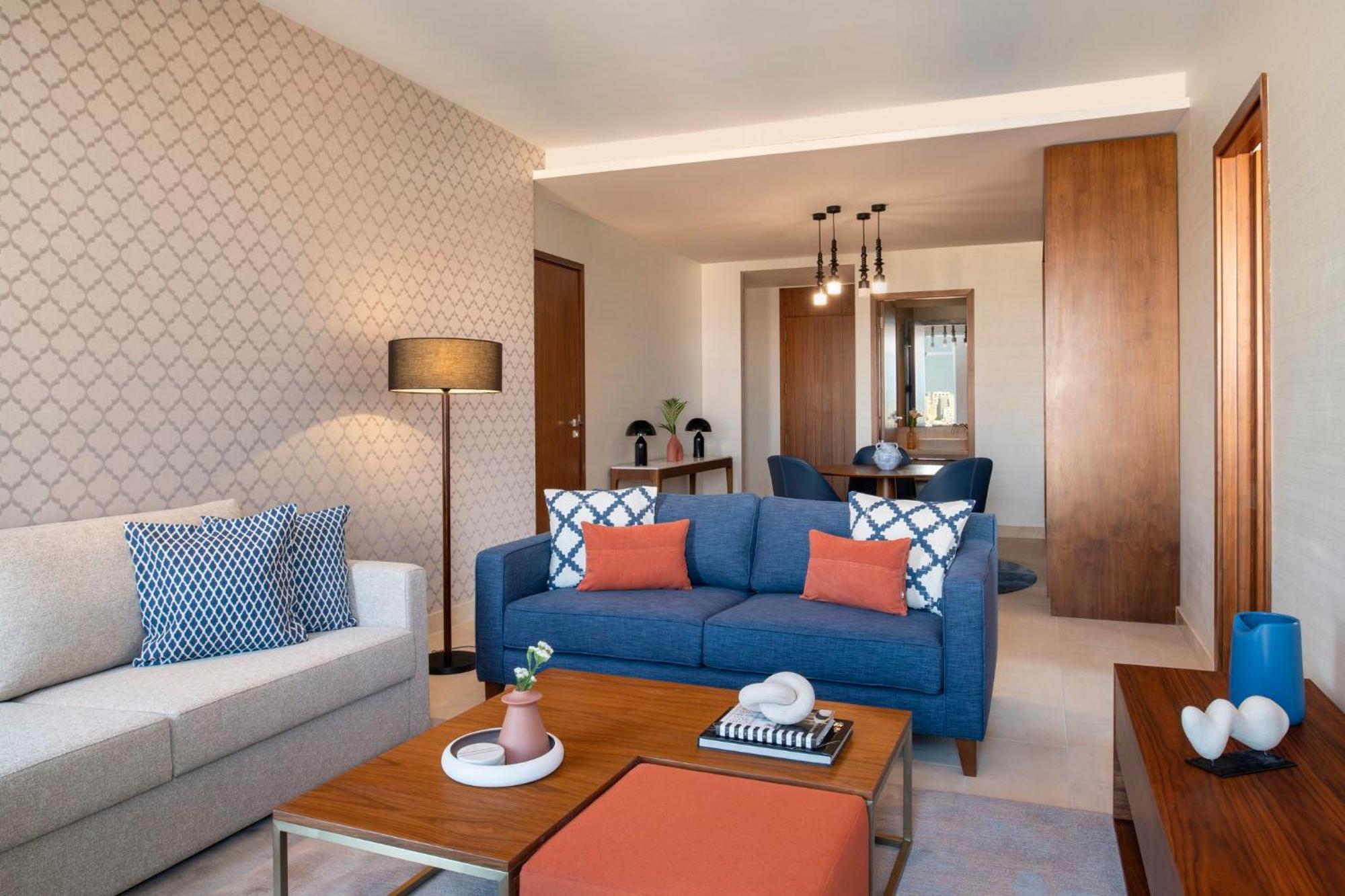 Abesq Doha Hotel And Residences, An Ihg Hotel Exteriör bild A living room at the hotel