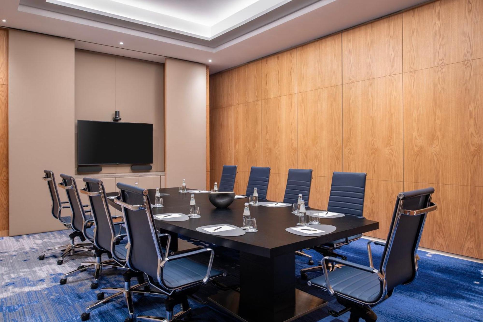 Abesq Doha Hotel And Residences, An Ihg Hotel Exteriör bild Boardroom at the hotel