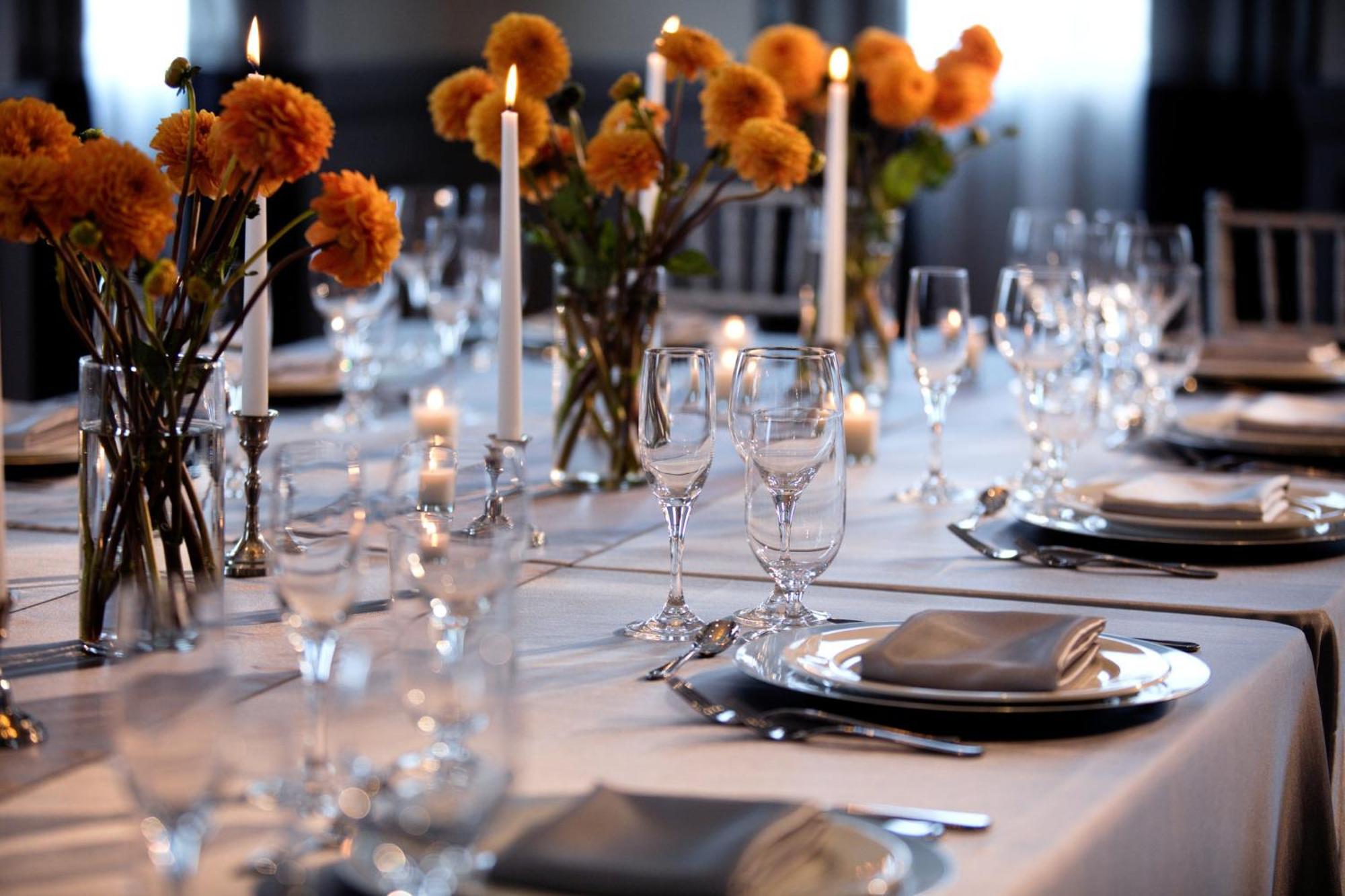 Abesq Doha Hotel And Residences, An Ihg Hotel Exteriör bild A table set for a formal dinner