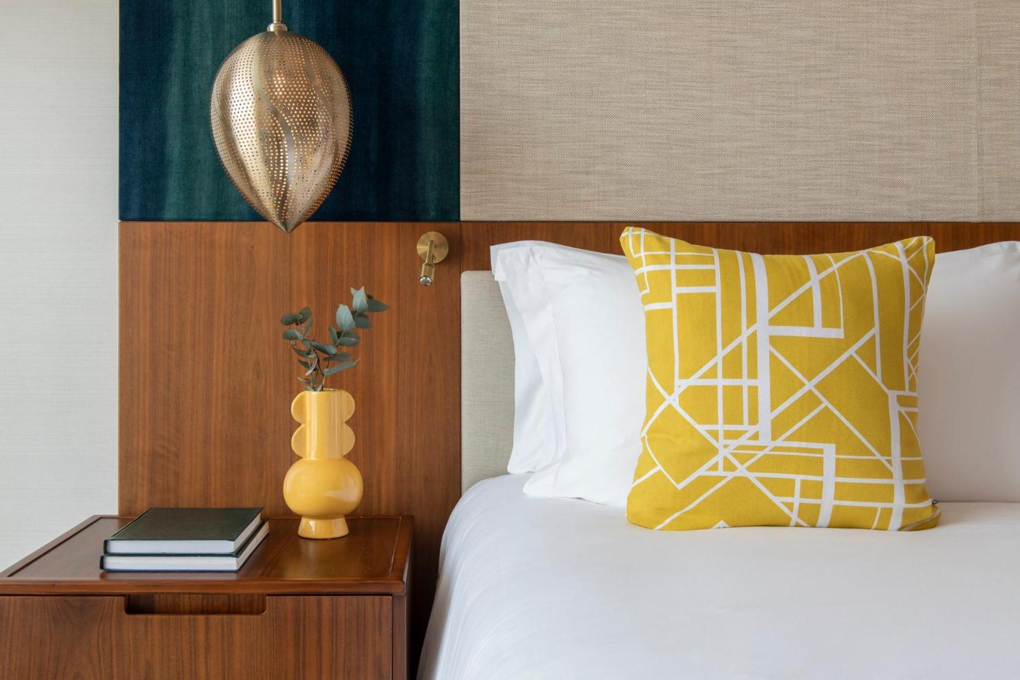 Abesq Doha Hotel And Residences, An Ihg Hotel Exteriör bild A bedroom at the Standard East Village