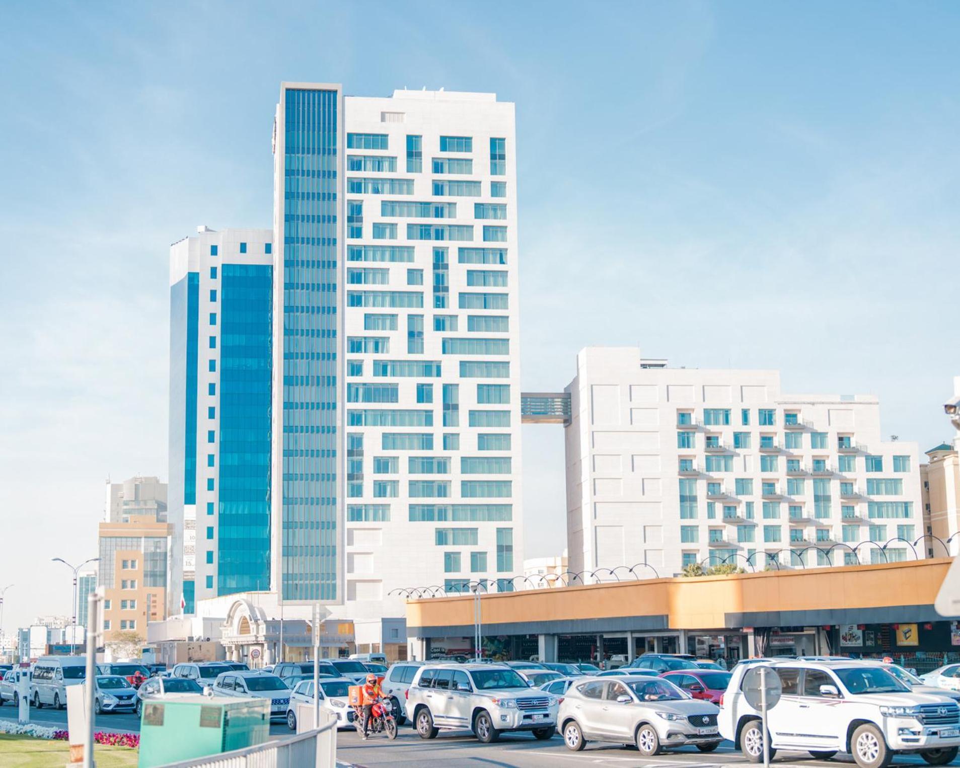 Abesq Doha Hotel And Residences, An Ihg Hotel Exteriör bild Al-Emarat Hospital